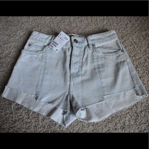 H&M Light Wash Denim Shorts - Women’s Size 4!